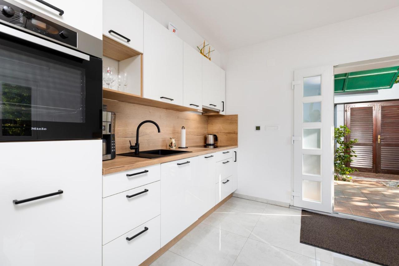 Apartment Kamila Krk Town Eksteriør bilde
