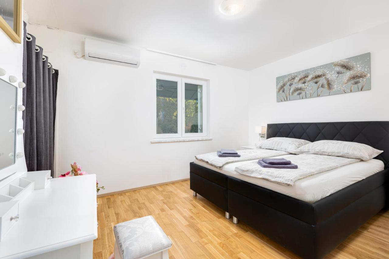 Apartment Kamila Krk Town Eksteriør bilde