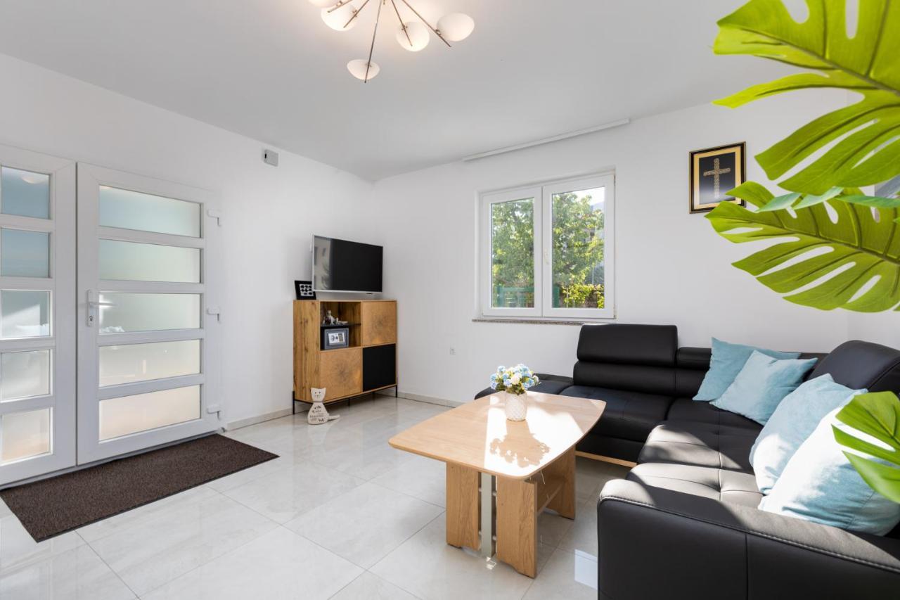 Apartment Kamila Krk Town Eksteriør bilde