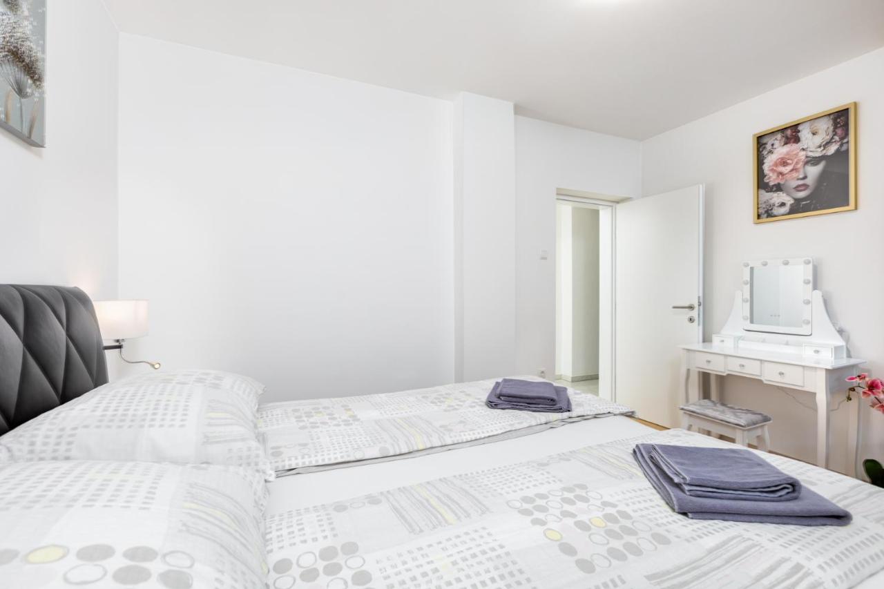 Apartment Kamila Krk Town Eksteriør bilde