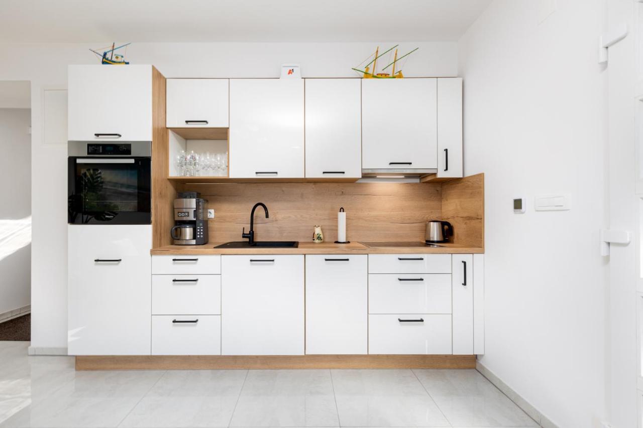 Apartment Kamila Krk Town Eksteriør bilde